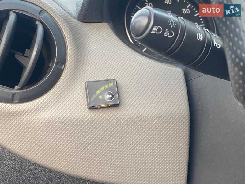 Седан Dacia Logan 2008 в Києві