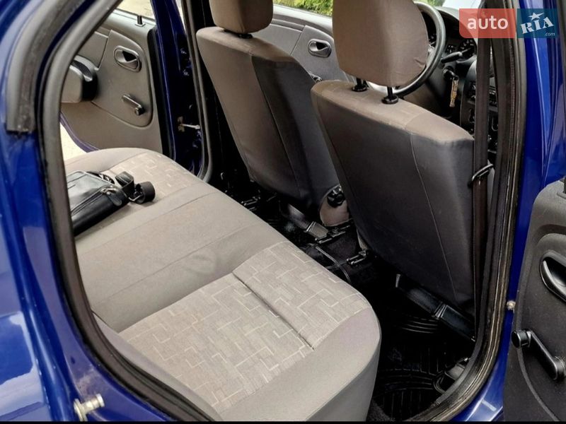 Седан Dacia Logan 2009 в Пісочині