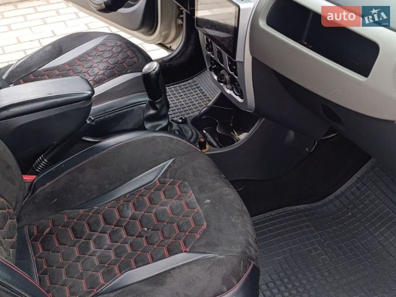 Седан Dacia Logan 2008 в Старокостянтинові