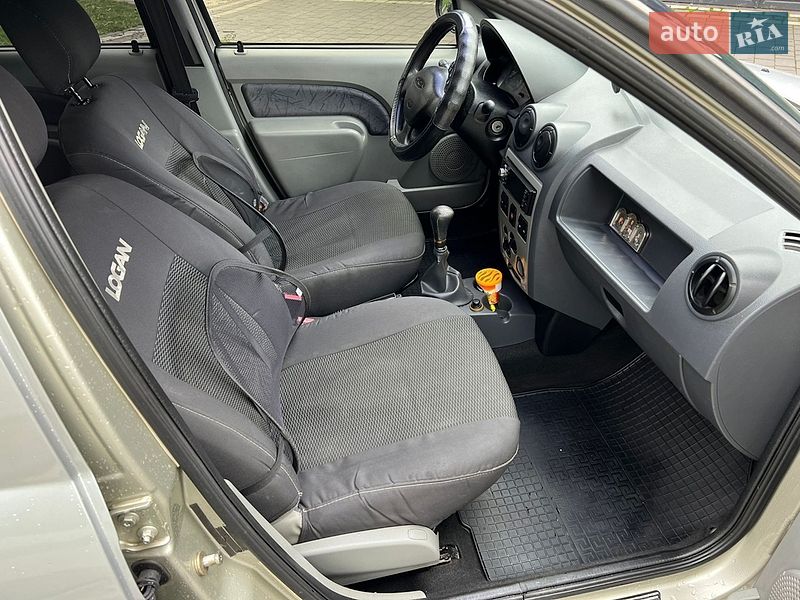 Седан Dacia Logan 2006 в Ивано-Франковске