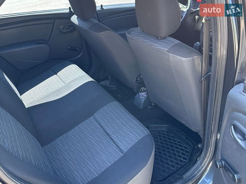 Седан Dacia Logan 2008 в Кривом Роге