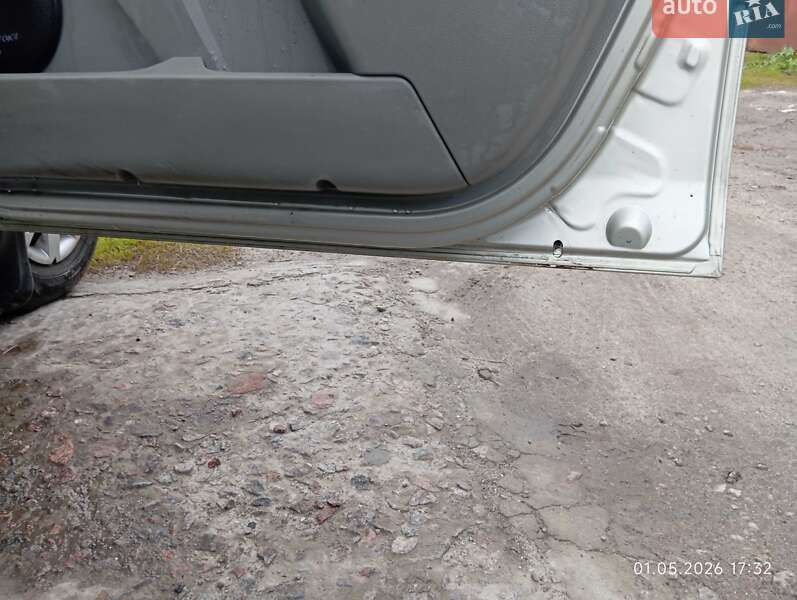 Седан Dacia Logan 2006 в Харькове