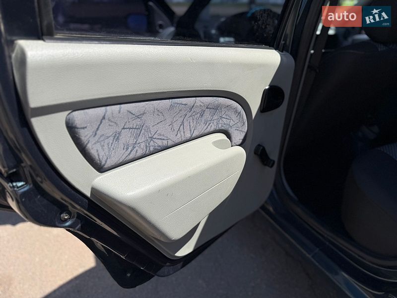 Седан Dacia Logan 2006 в Киеве