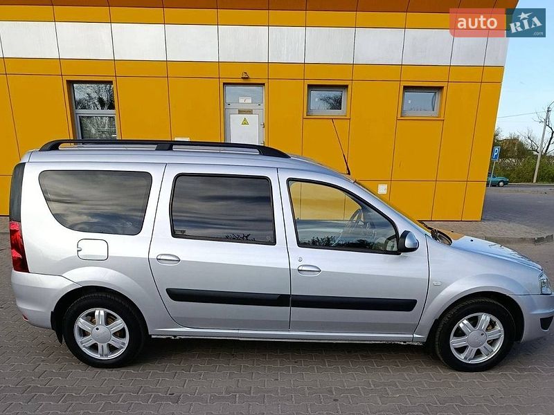 Седан Dacia Logan 2010 в Дубно