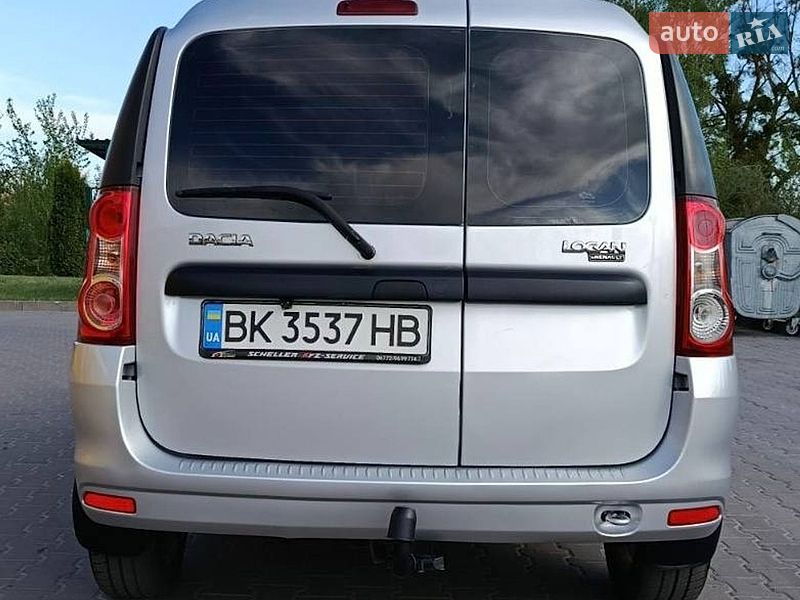 Седан Dacia Logan 2010 в Дубно