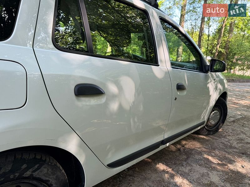 Седан Dacia Logan 2014 в Львове
