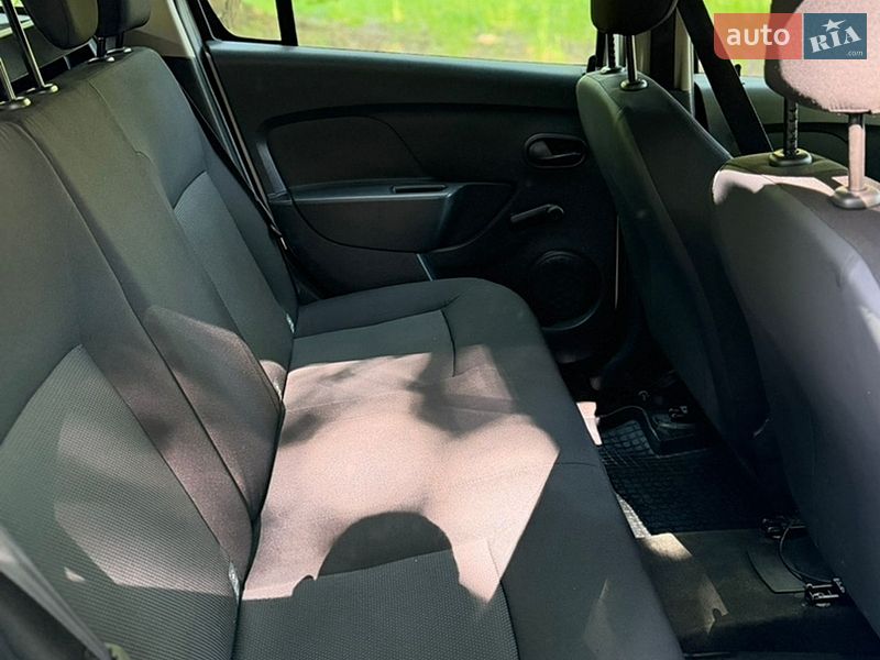 Седан Dacia Logan 2014 в Львове
