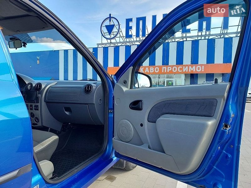 Седан Dacia Logan 2006 в Виннице