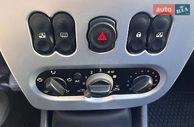 Седан Dacia Logan 2009 в Киеве фото 12 Седан Dacia Logan 2009 в Киеве