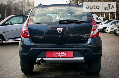 Позашляховик / Кросовер Dacia Sandero StepWay 2010 в 