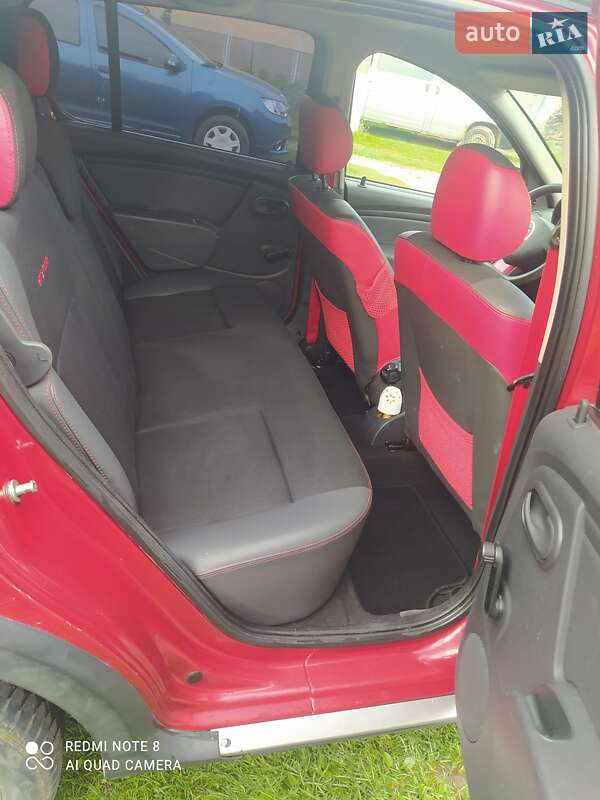 Хетчбек Dacia Sandero StepWay 2012 в Ужгороді