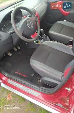 Хетчбек Dacia Sandero StepWay 2012 в 