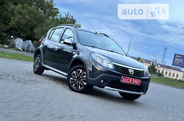 Позашляховик / Кросовер Dacia Sandero StepWay 2010 в Володимир-Волинському