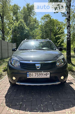 Внедорожник / Кроссовер Dacia Sandero StepWay 2011 в Хороле