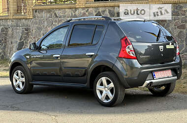 Позашляховик / Кросовер Dacia Sandero StepWay 2011 в Полтаві