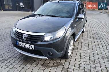 Внедорожник / Кроссовер Dacia Sandero StepWay 2010 в Яремче