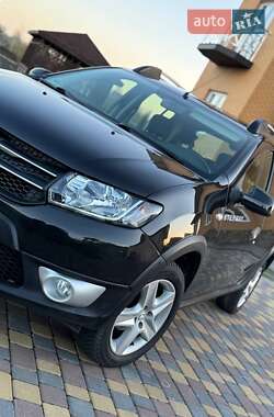 Внедорожник / Кроссовер Dacia Sandero StepWay 2012 в 