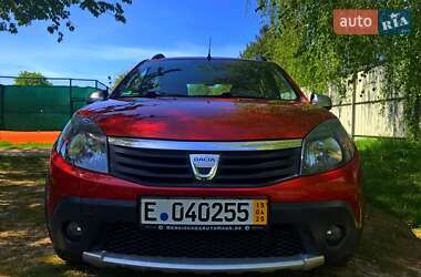 Позашляховик / Кросовер Dacia Sandero StepWay 2010 в 