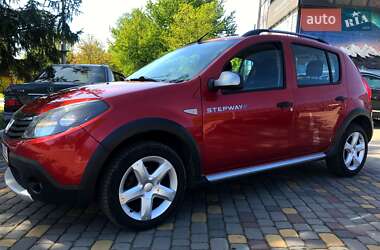 Позашляховик / Кросовер Dacia Sandero StepWay 2010 в 