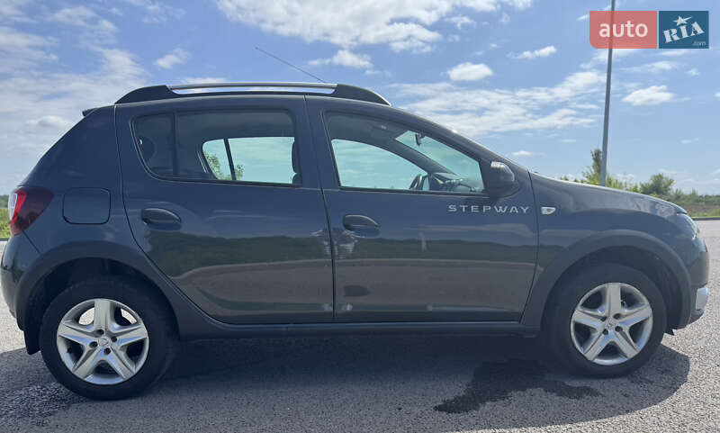 Внедорожник / Кроссовер Dacia Sandero StepWay 2016 в Ровно