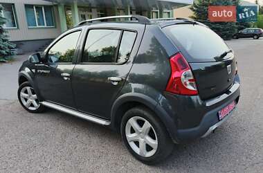 Позашляховик / Кросовер Dacia Sandero StepWay 2009 в 