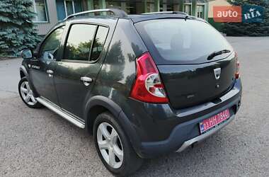 Позашляховик / Кросовер Dacia Sandero StepWay 2009 в 