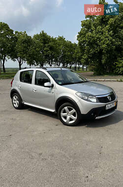 Внедорожник / Кроссовер Dacia Sandero StepWay 2012 в Владимире