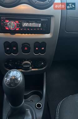Внедорожник / Кроссовер Dacia Sandero StepWay 2011 в 