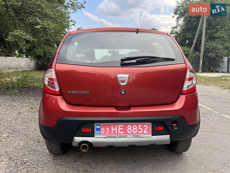 Внедорожник / Кроссовер Dacia Sandero StepWay 2011 в Хороле