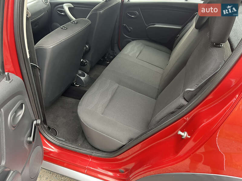 Внедорожник / Кроссовер Dacia Sandero StepWay 2011 в Хороле