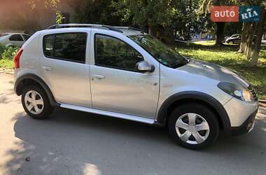 Внедорожник / Кроссовер Dacia Sandero StepWay 2011 в 