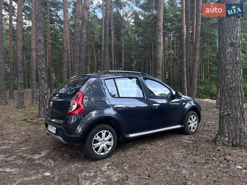 Внедорожник / Кроссовер Dacia Sandero StepWay 2011 в Сарнах