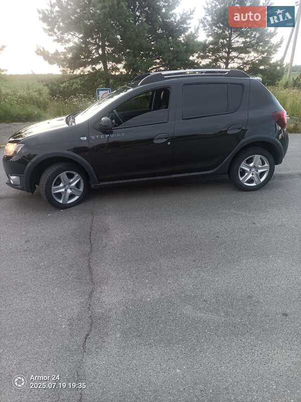 Внедорожник / Кроссовер Dacia Sandero StepWay 2013 в Мене