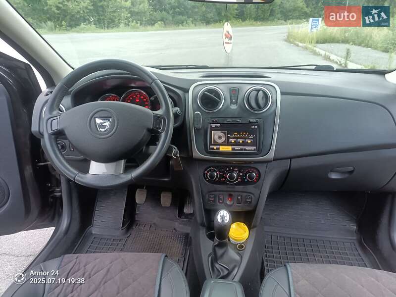 Внедорожник / Кроссовер Dacia Sandero StepWay 2013 в Мене