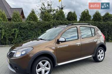Внедорожник / Кроссовер Dacia Sandero StepWay 2012 в Стрые