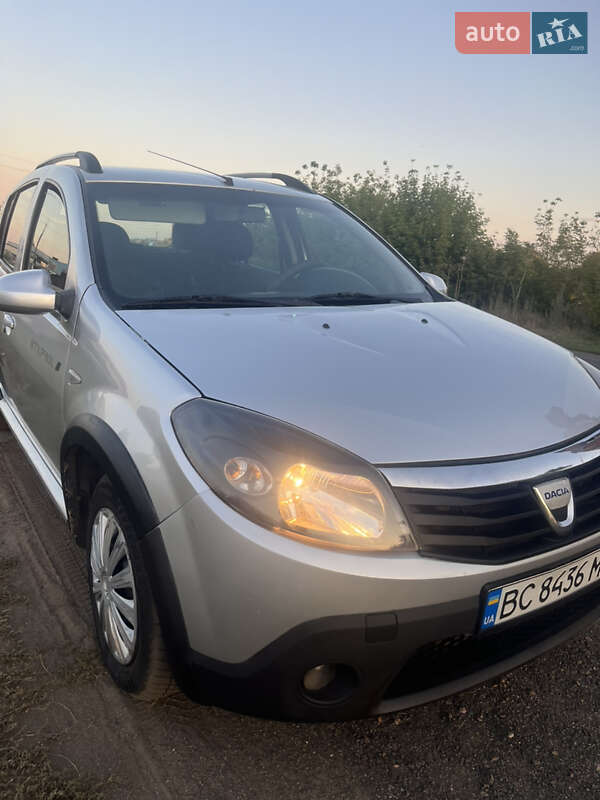 Внедорожник / Кроссовер Dacia Sandero StepWay 2011 в 