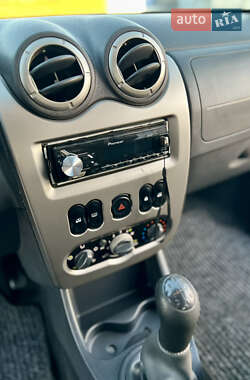 Внедорожник / Кроссовер Dacia Sandero StepWay 2011 в 