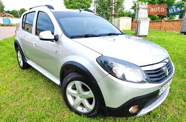 Внедорожник / Кроссовер Dacia Sandero StepWay 2012 в Кролевце