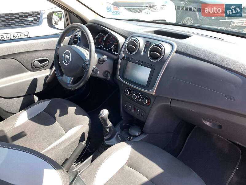 Внедорожник / Кроссовер Dacia Sandero StepWay 2015 в Виннице
