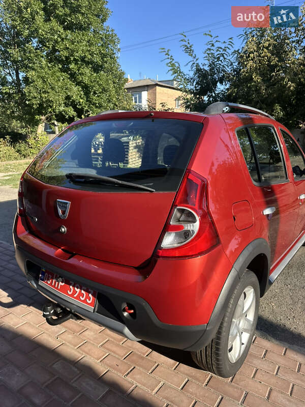 Внедорожник / Кроссовер Dacia Sandero StepWay 2012 в Хороле