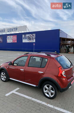 Внедорожник / Кроссовер Dacia Sandero StepWay 2012 в Нововолынске