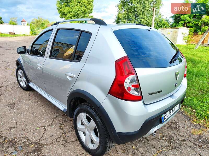 Внедорожник / Кроссовер Dacia Sandero StepWay 2012 в Кролевце