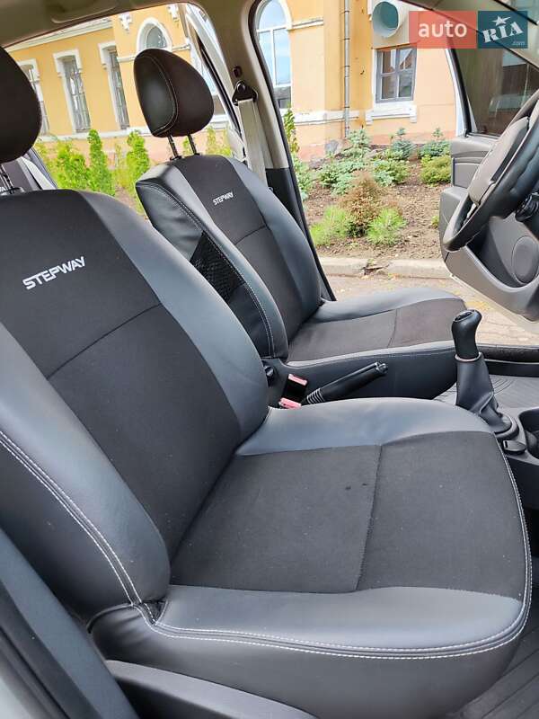Внедорожник / Кроссовер Dacia Sandero StepWay 2012 в Кролевце