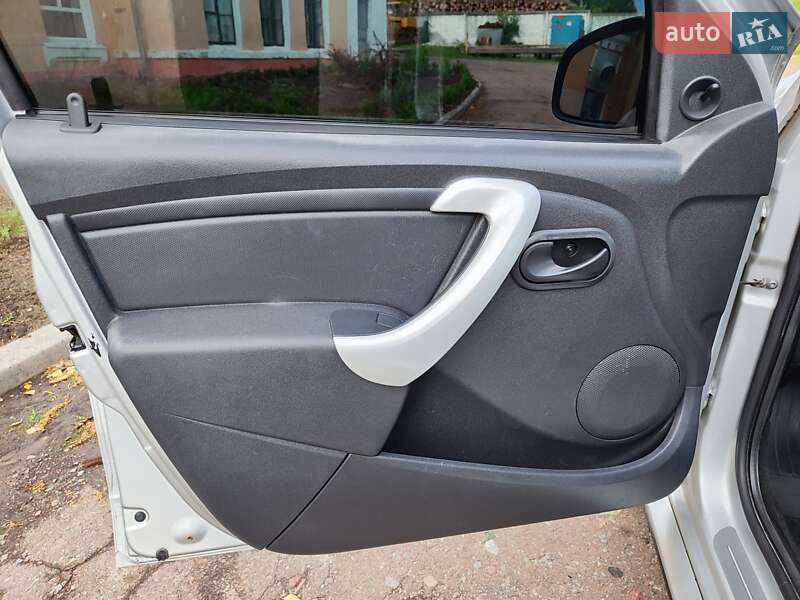 Внедорожник / Кроссовер Dacia Sandero StepWay 2012 в Кролевце