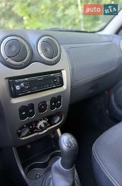 Внедорожник / Кроссовер Dacia Sandero StepWay 2011 в 