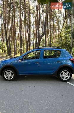 Внедорожник / Кроссовер Dacia Sandero StepWay 2016 в 