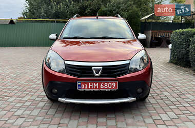 Внедорожник / Кроссовер Dacia Sandero StepWay 2011 в Хороле