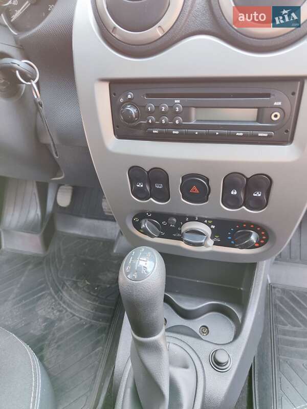 Внедорожник / Кроссовер Dacia Sandero StepWay 2011 в Глухове