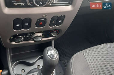 Позашляховик / Кросовер Dacia Sandero StepWay 2012 в  фото 3 Позашляховик / Кросовер Dacia Sandero StepWay 2012 в