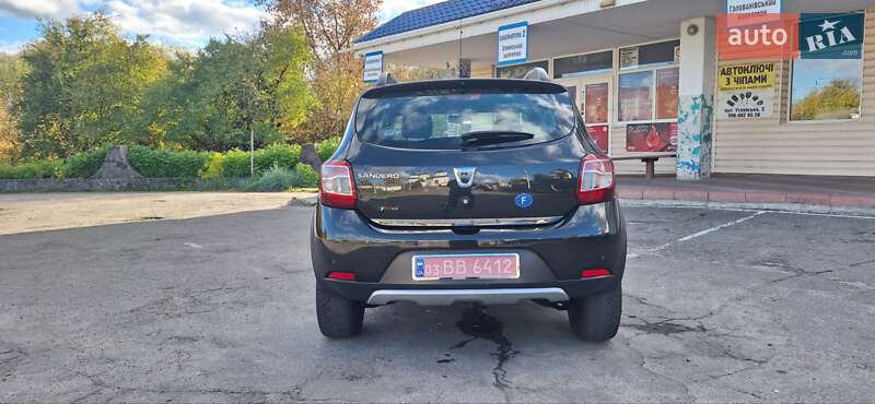 Позашляховик / Кросовер Dacia Sandero StepWay 2013 в Новоархангельську